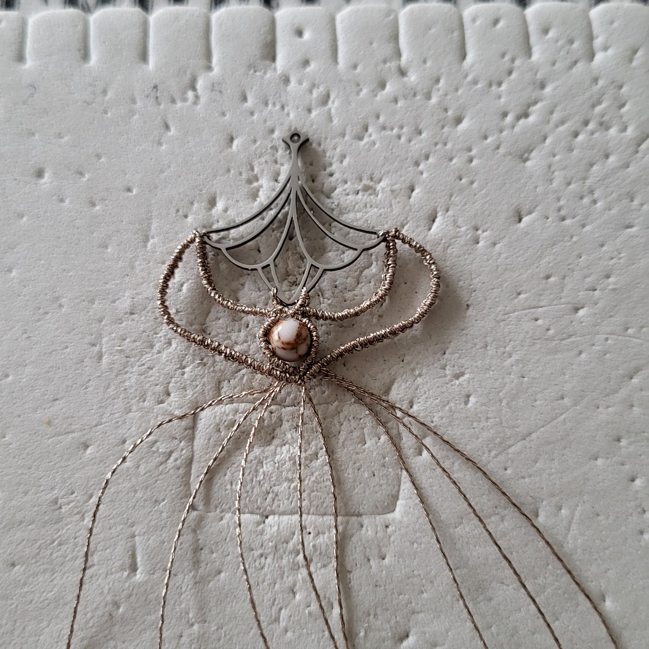 Boucles d'oreilles micro-macramé – Pierre naturelle, mariage Micro Noeuds