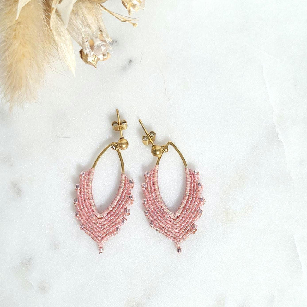 Boucles d’oreilles macramé, Forme navette, Élégantes et féminines, bijou personnalisable, bijou créateur