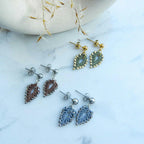 Boucles d'oreilles feuille micro-macramé argenté minimaliste élégant
