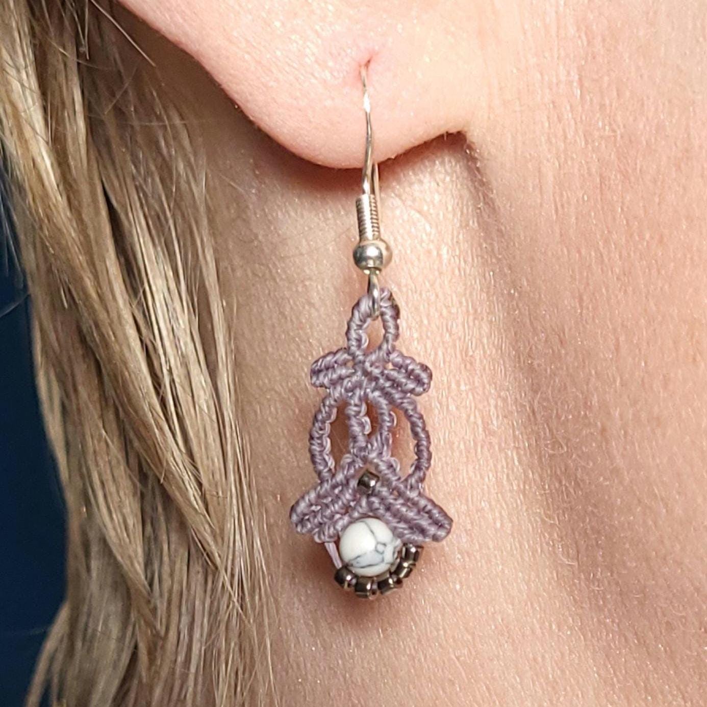 Boucles d’oreilles crochet acier inoxydable micro-macramé avec pierre naturelle serti