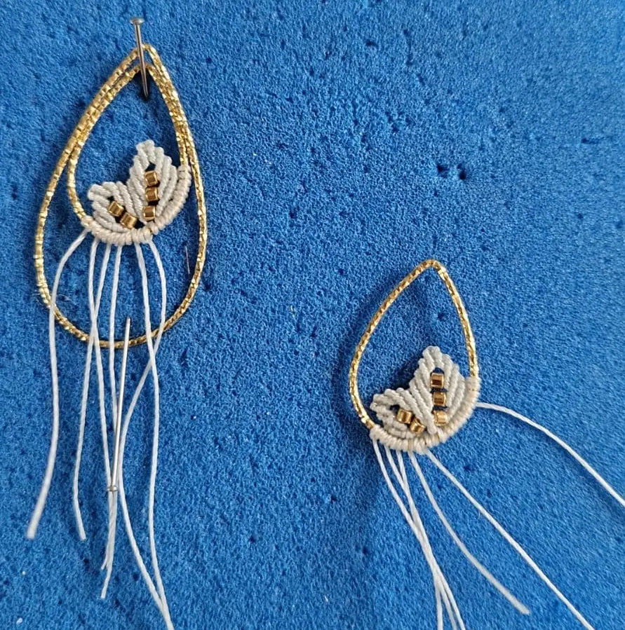Boucles d’oreilles micro-macramé motif feuille – Crochets argent 925 & perle Ma boutique