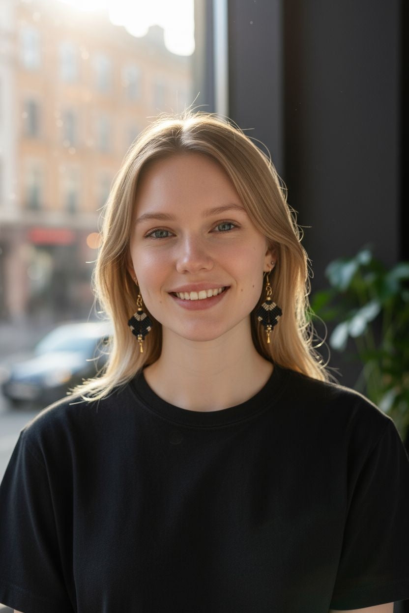 Boucles d'oreilles losange micro-macramé – Doré, perles, fait main Micro Noeuds