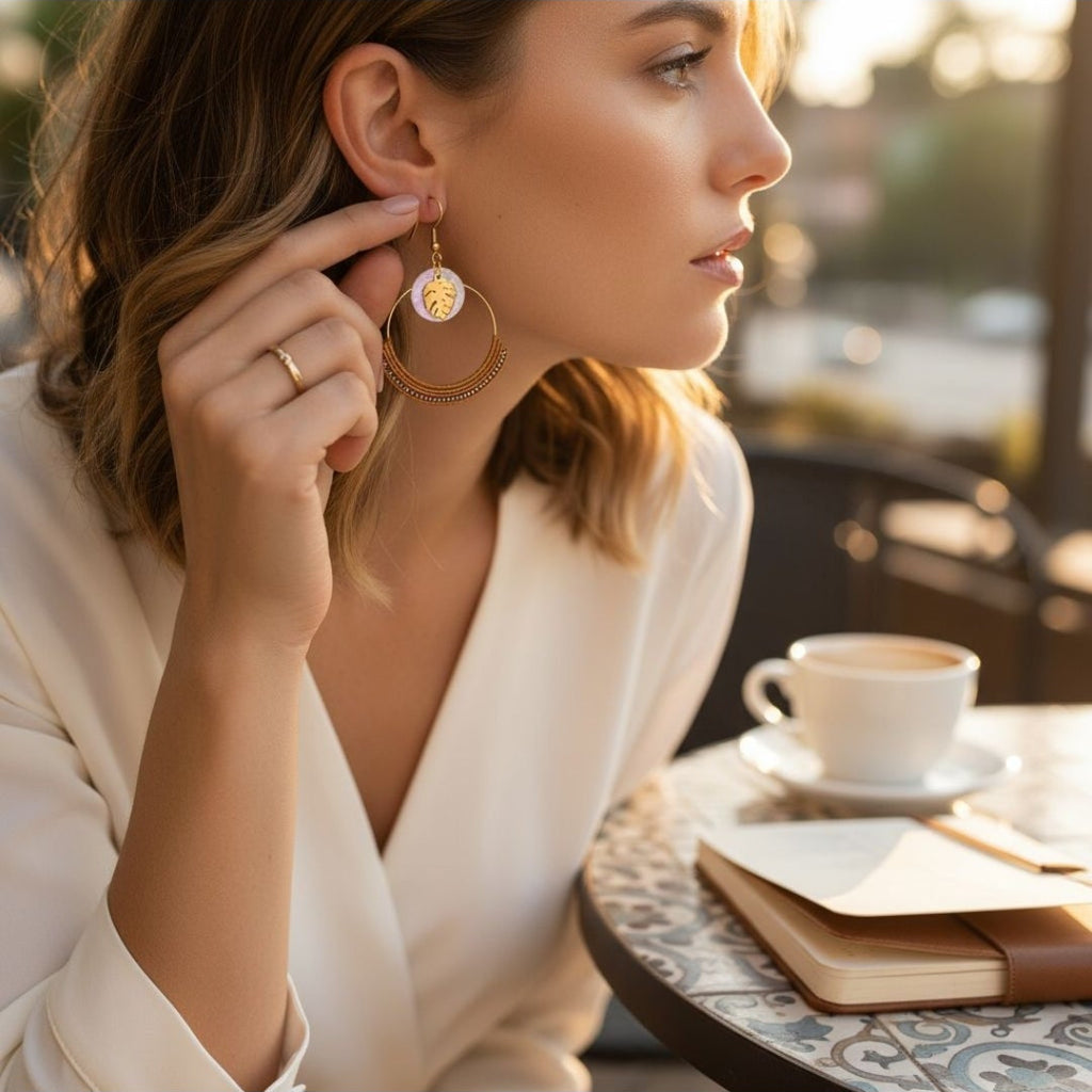 Créoles micro-macramé doré – Fleur artisanale, bijou fait main
