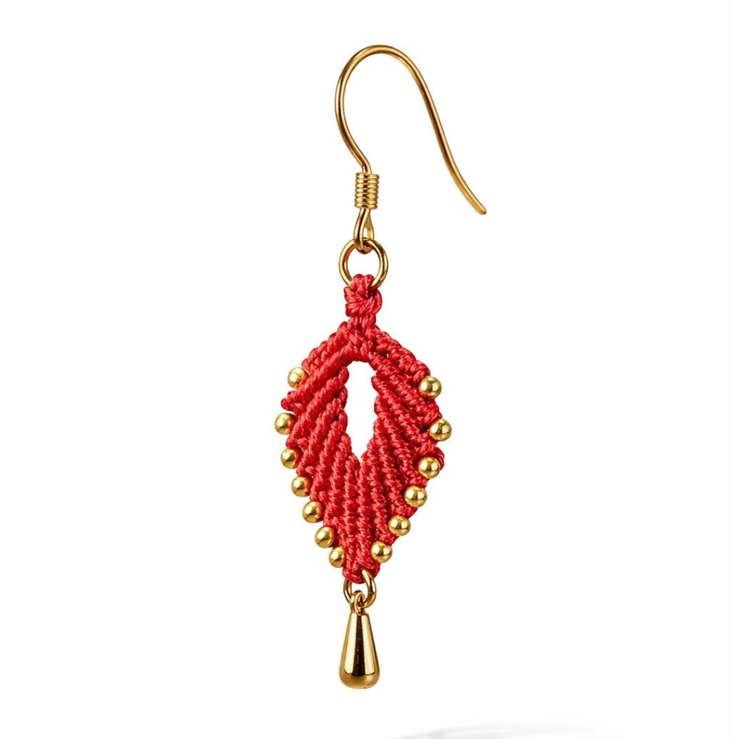 Boucles d'oreilles flamme micro-macramé doré légères fait main élégant
