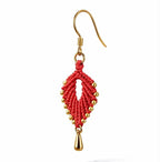 Boucles d'oreilles flamme micro-macramé doré légères fait main élégant
