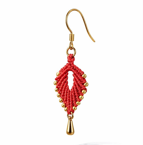 Boucles d'oreilles flamme micro-macramé doré légères fait main élégant
