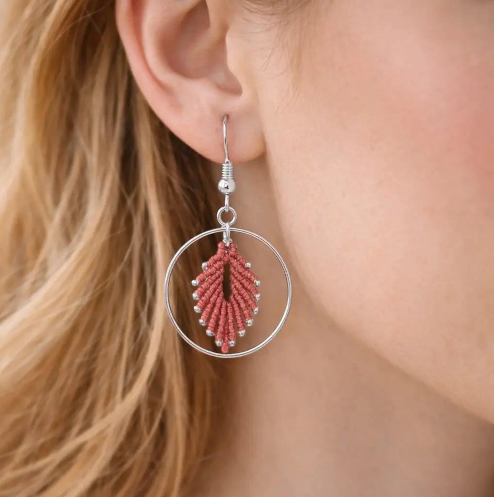 Boucles d’oreilles Cercle Rubis- micro-macramé & acier inoxydable-ARIELLE Micro Noeuds