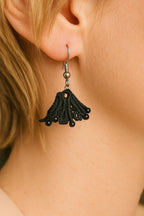 Boucles d’oreilles micro-macramé éventail – Crochets en acier inoxydable OPHEA Micro Noeuds