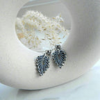 Boucles d'oreilles feuille micro-macramé argenté minimaliste élégant
