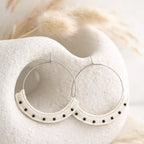 Boucles d’oreilles micro-macramé créoles ELUNA Micro Noeuds
