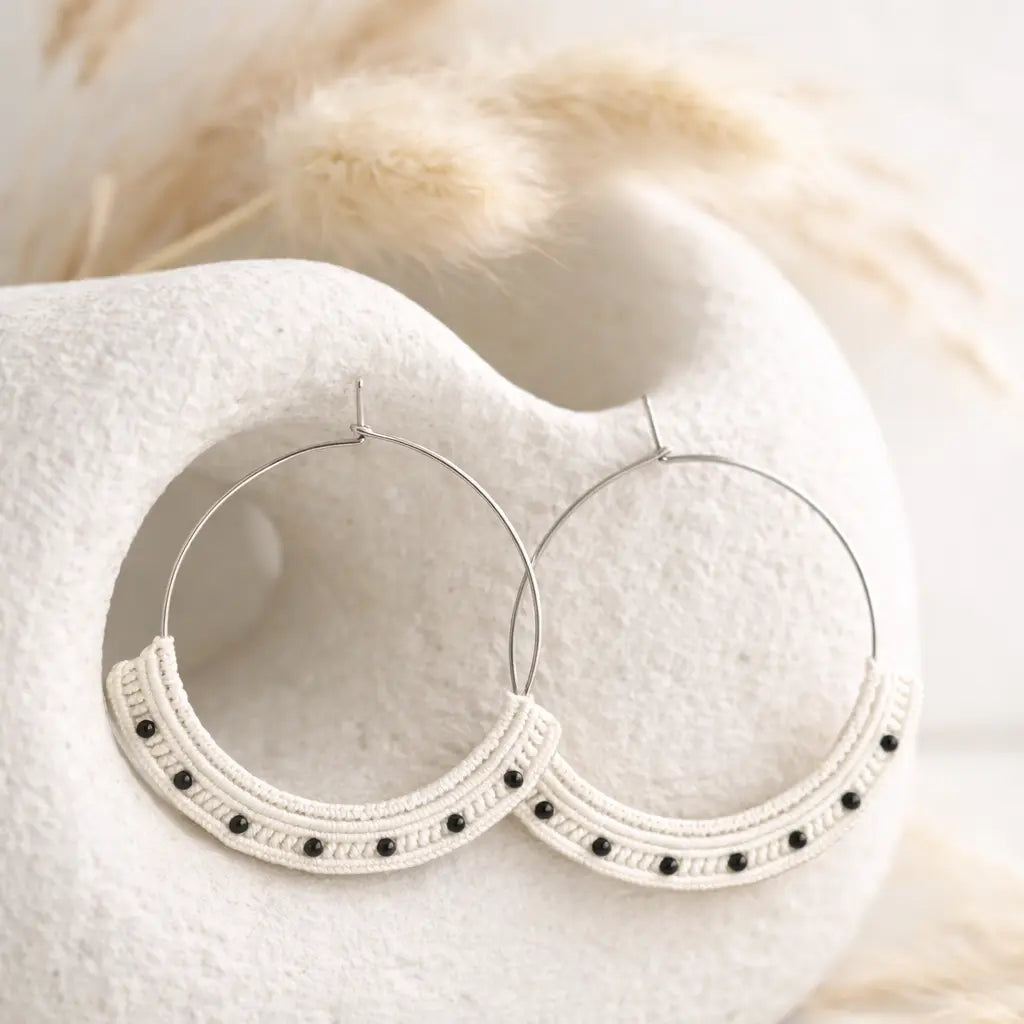Boucles d’oreilles micro-macramé créoles ELUNA Micro Noeuds