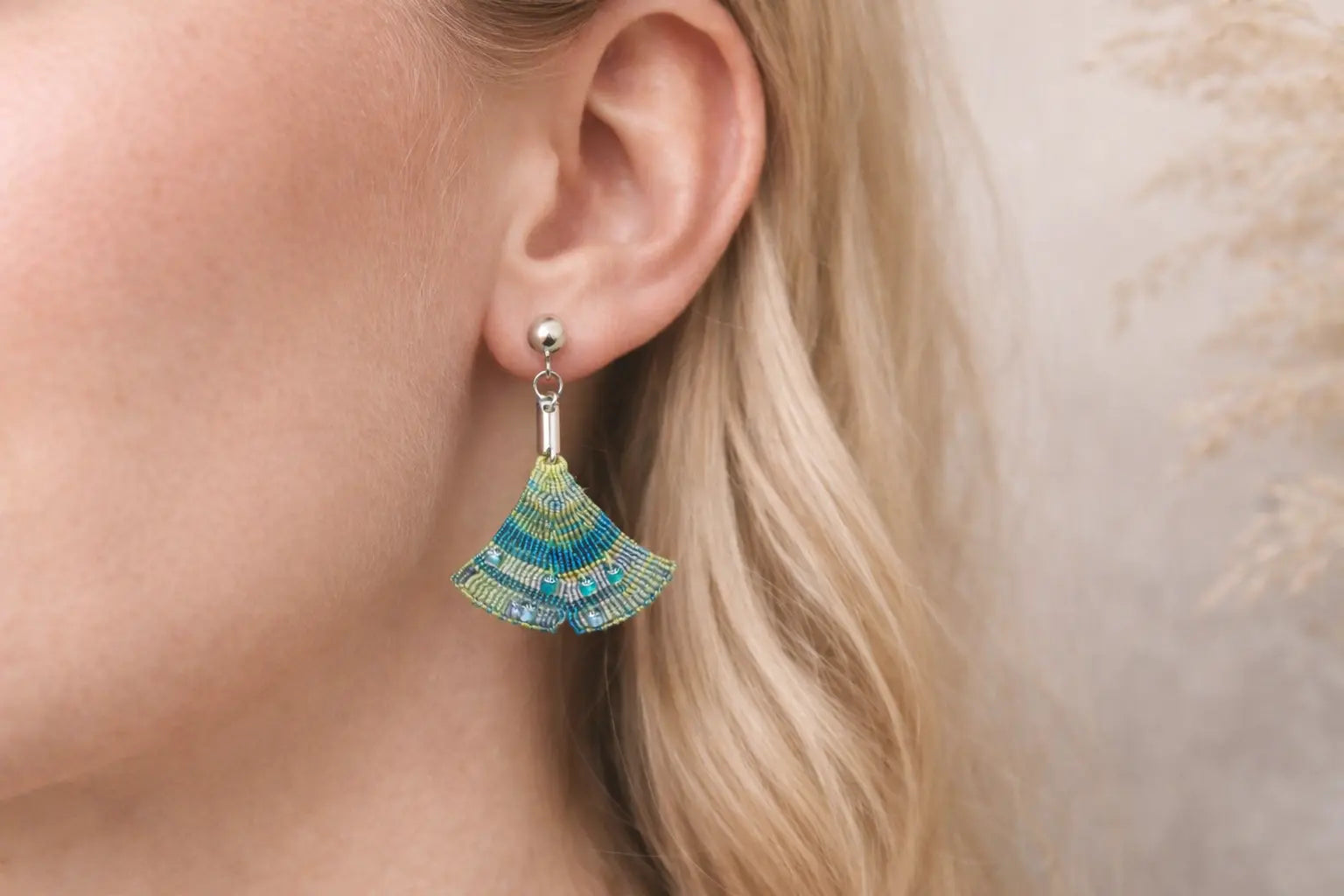 Boucles d’oreilles, collier micro-macramé feuille ginkgo LAGUNA B.O Micro Noeuds