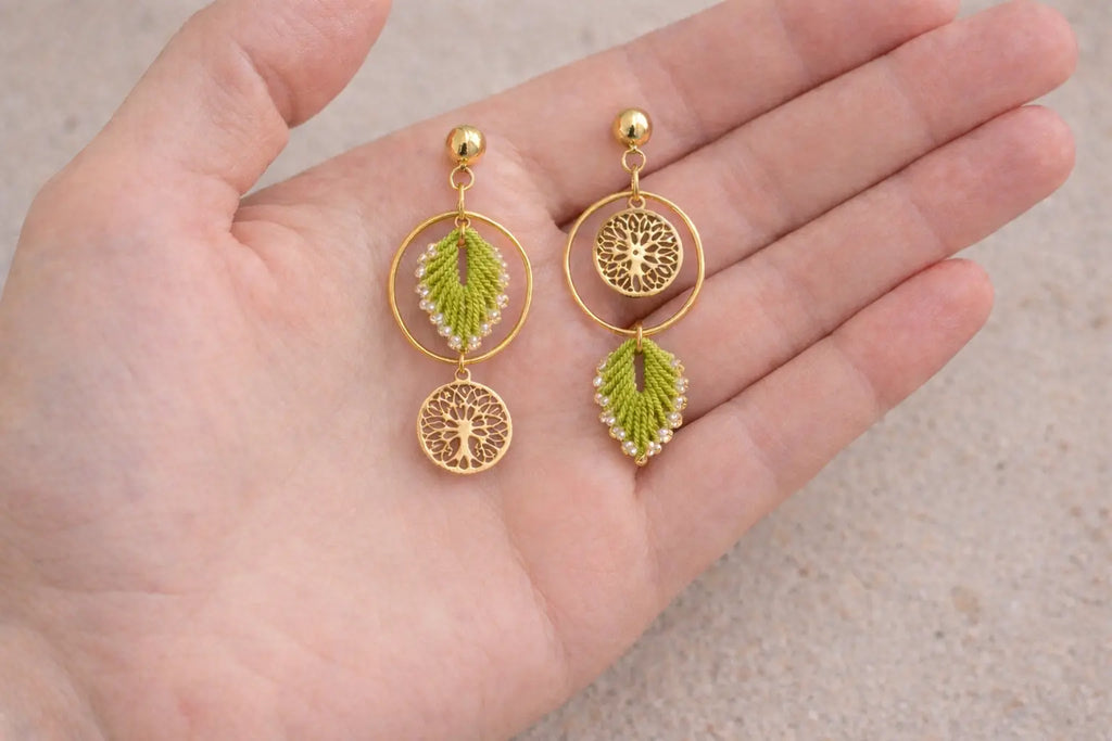 Boucles d’oreilles asymétriques micro-macramé personnalisables  SYNAE Micro Noeuds