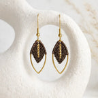 Boucles d'oreilles navette micro-macramé doré – Légères, fait main Micro Noeuds