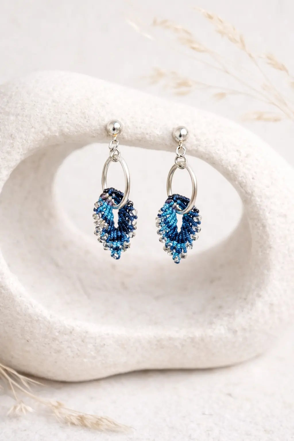 Boucles d’oreilles micro-macramé anneau feuille personnalisables Micro Noeuds