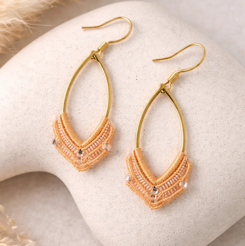 Boucles d’oreilles micro-macramé navette bohème ELYNA Micro Noeuds