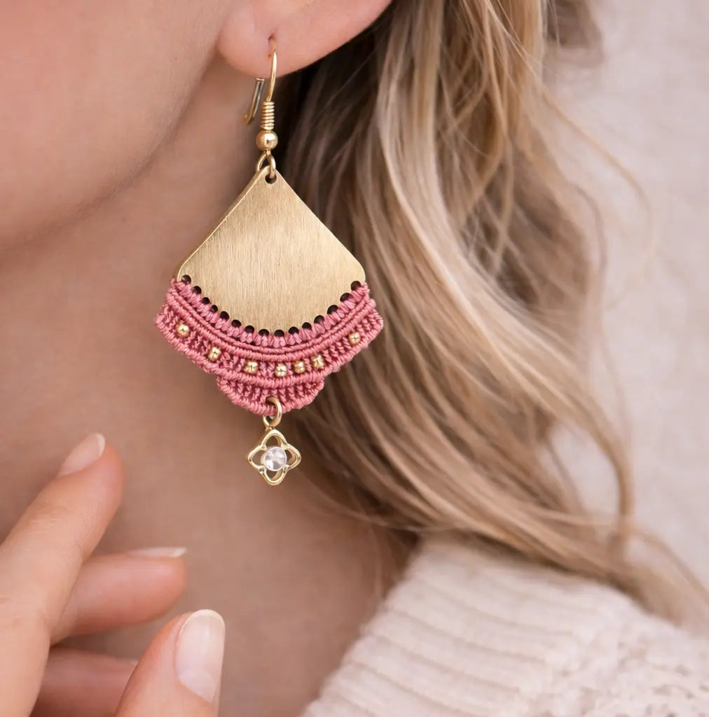 Boucles d’oreilles Soleil Rouge – micro-macramé & acier inoxydable doré-LUNAYA Micro Noeuds