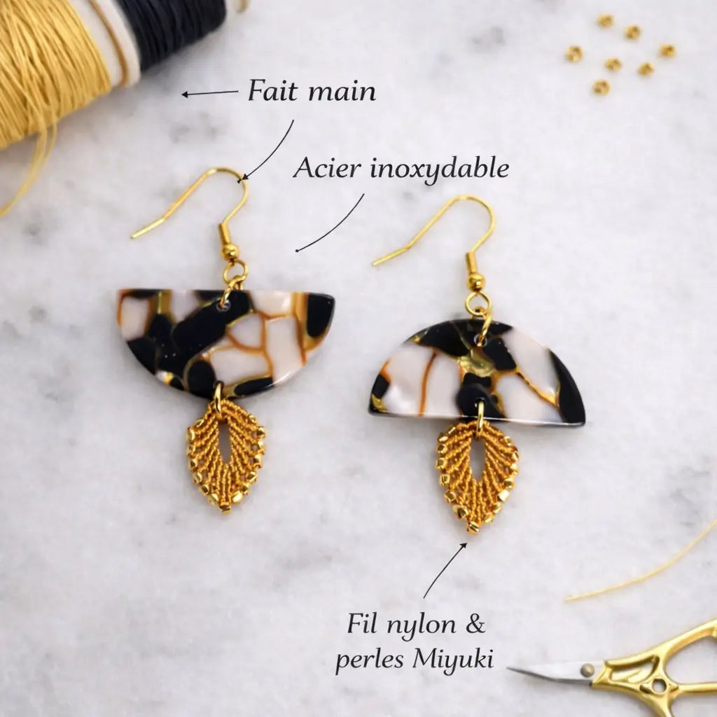 Boucles d’oreilles demi-lune motif léopard Micro Noeuds
