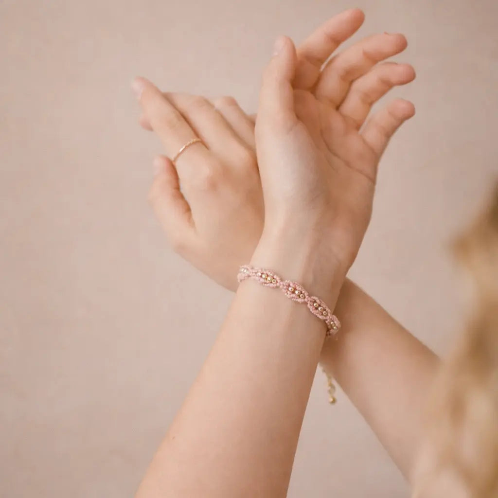 Bracelet Nalaya – micro-macramé & perles dorées/ argenté-NALAYA Micro Noeuds