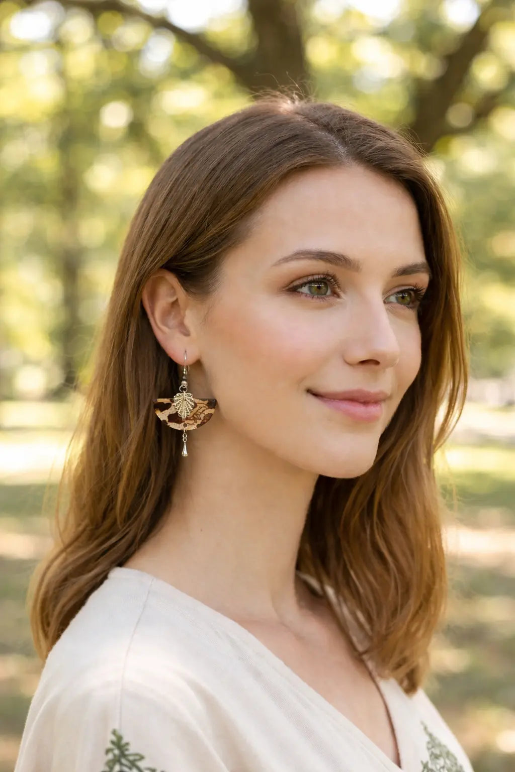 Boucles d’oreilles demi-lune motif léopard Micro Noeuds