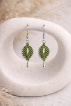 Boucles d’oreilles feuille micro-macramé NAE Micro Noeuds