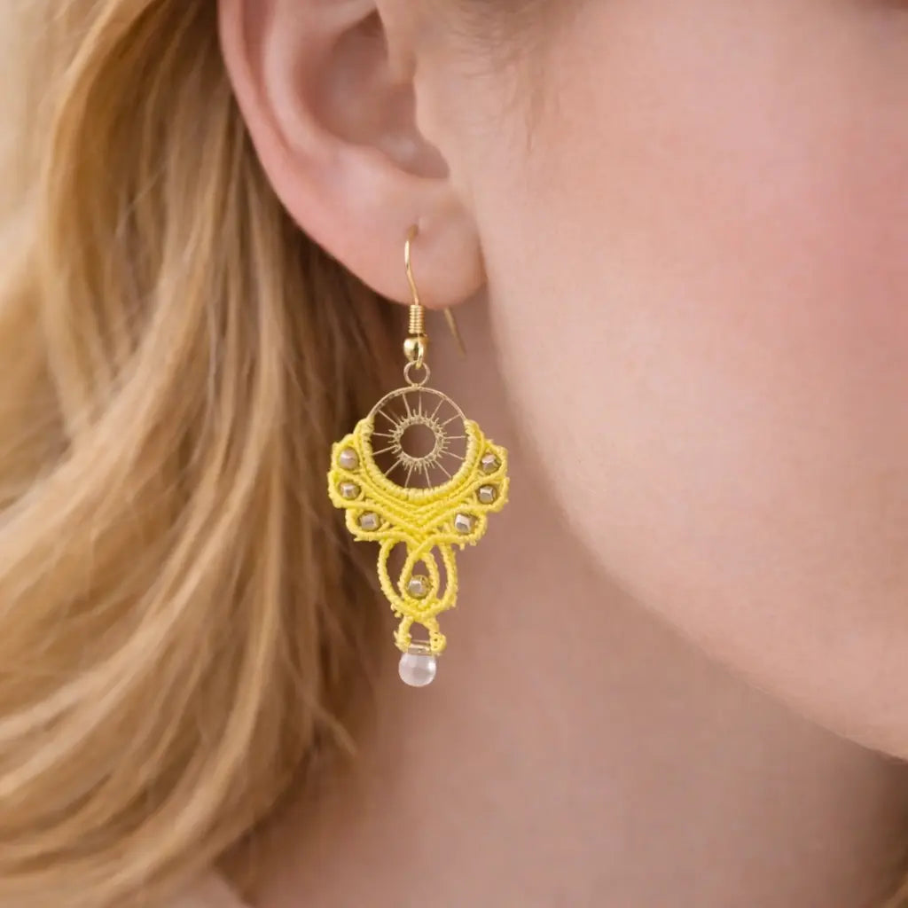 Boucles d’oreilles micro-macramé Tessina – Crochets dorés & perles facettées-TESSINA Micro Noeuds