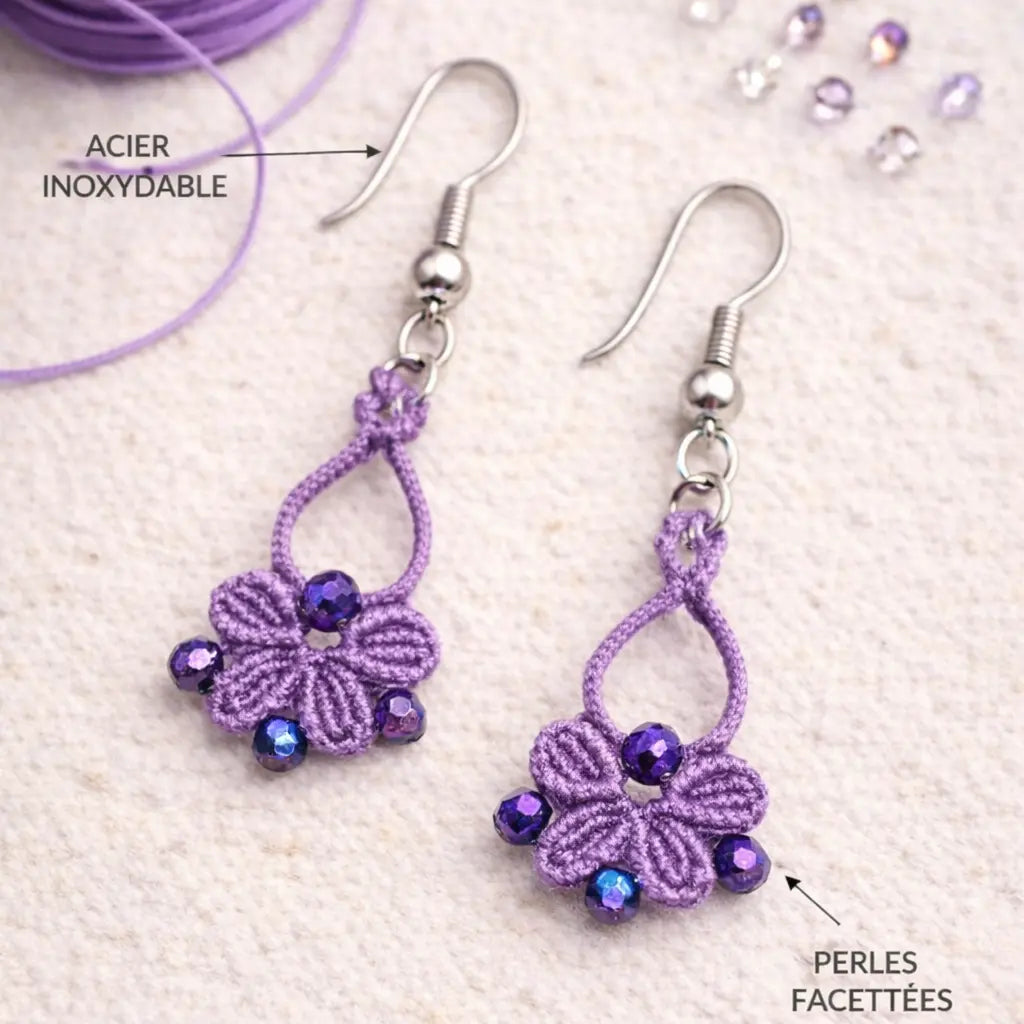 Boucles d’oreilles micro-macramé fleur – Crochets acier inoxydable & perles facettées Micro Noeuds