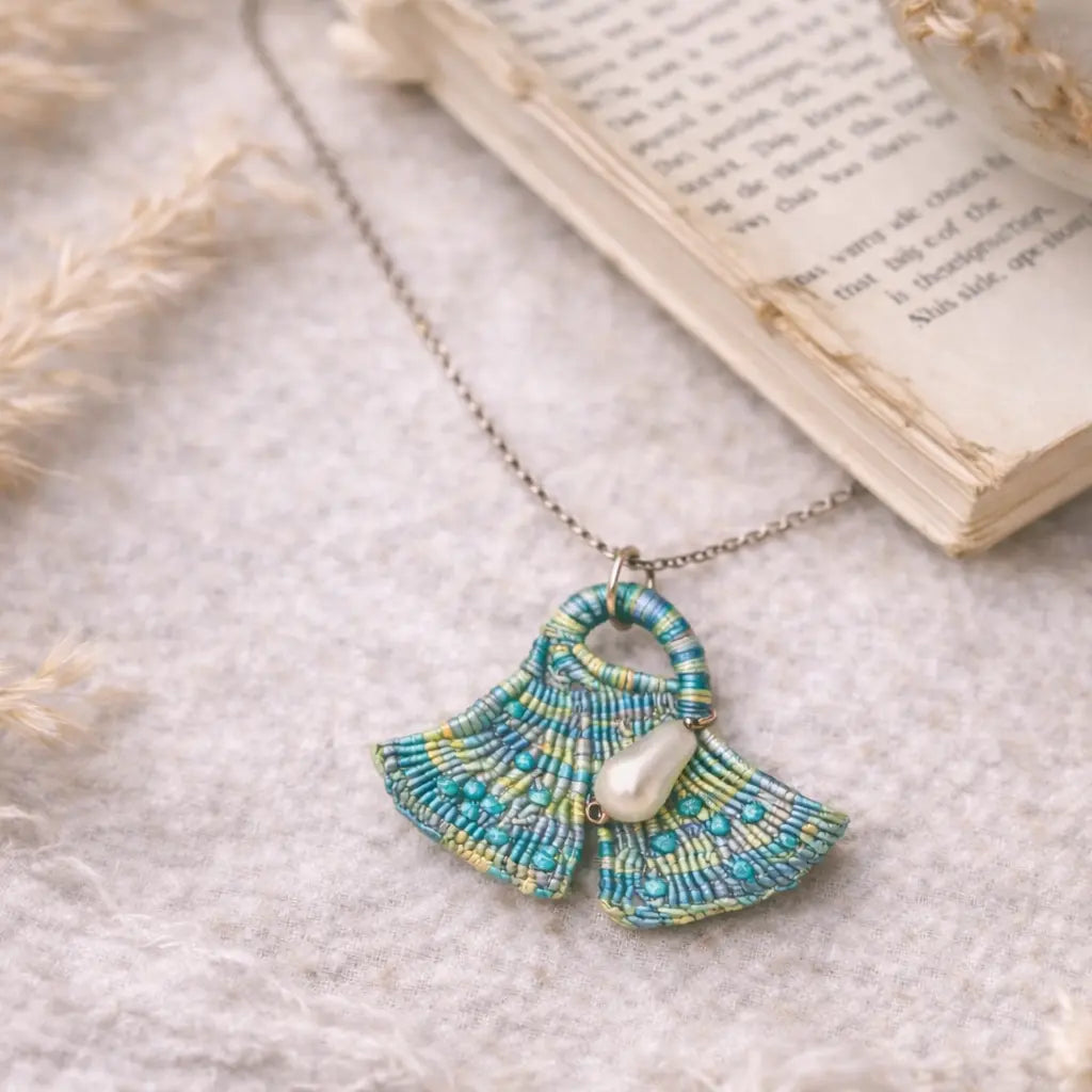 Collier micro-macramé éventa il turquoise avec perle nacre LAGUNA Micro Noeuds