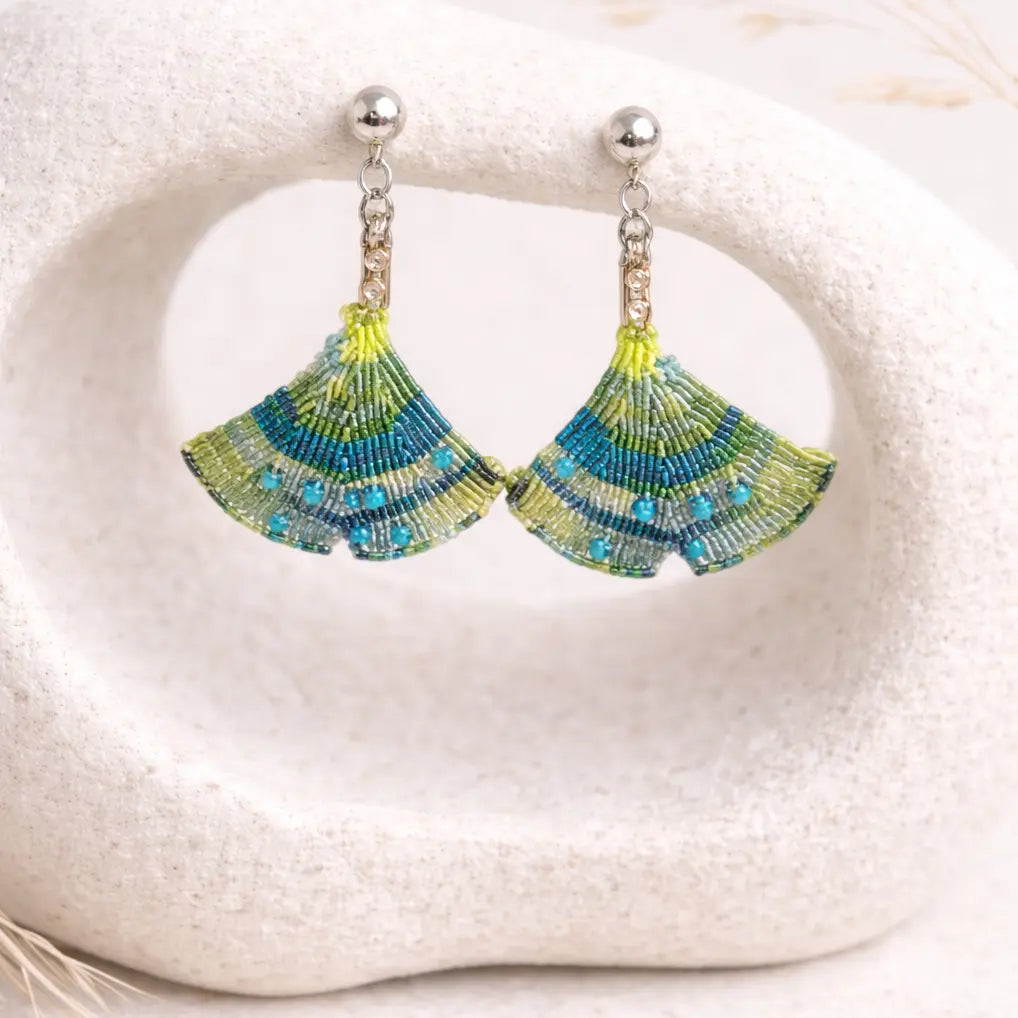 Boucles d’oreilles, collier micro-macramé feuille ginkgo LAGUNA B.O Micro Noeuds
