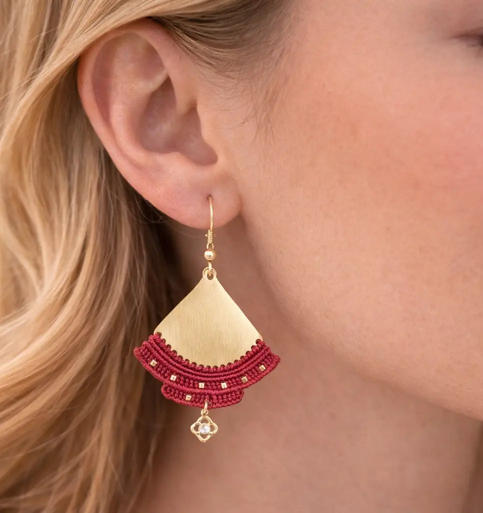 Boucles d’oreilles Soleil Rouge – micro-macramé & acier inoxydable doré-LUNAYA Micro Noeuds