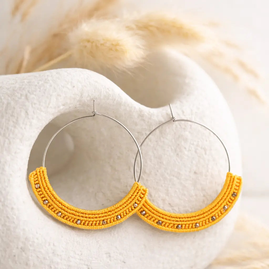 Boucles d’oreilles micro-macramé créoles ELUNA Micro Noeuds