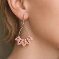 Boucles d’oreilles micro-macramé éventail argent 925 rose
