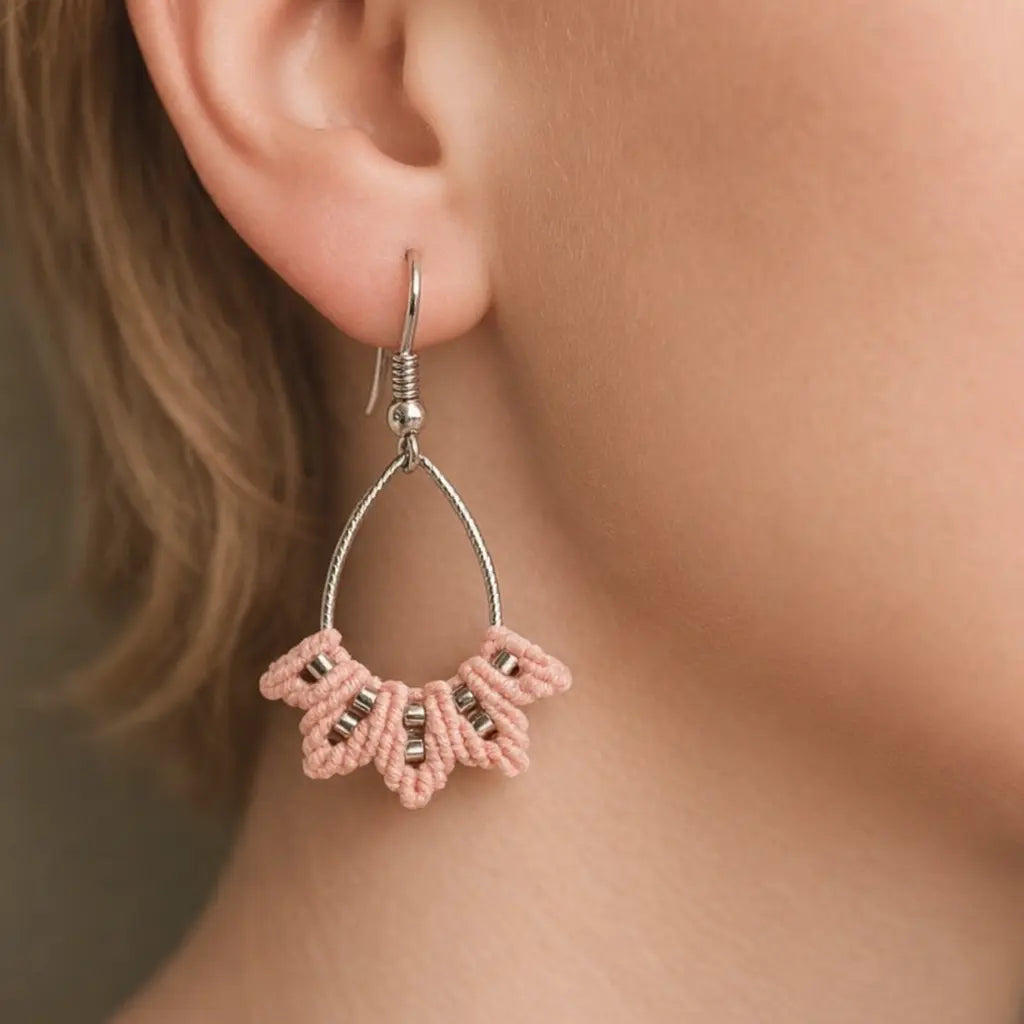 Boucles d’oreilles micro-macramé éventail argent 925 rose
