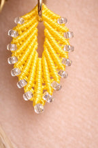 Boucles d'oreilles soleil micro-macramé doré – Légères, fait main Micro Noeuds