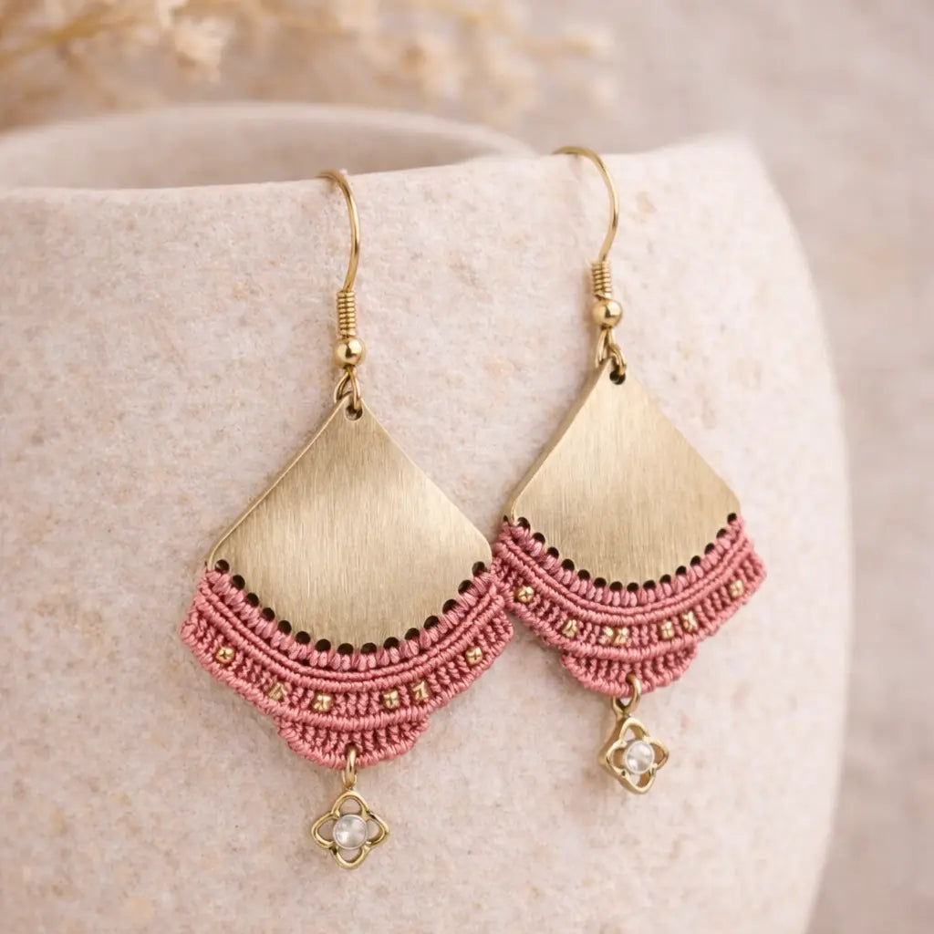 Boucles d’oreilles Soleil Rouge – micro-macramé & acier inoxydable doré-LUNAYA Micro Noeuds