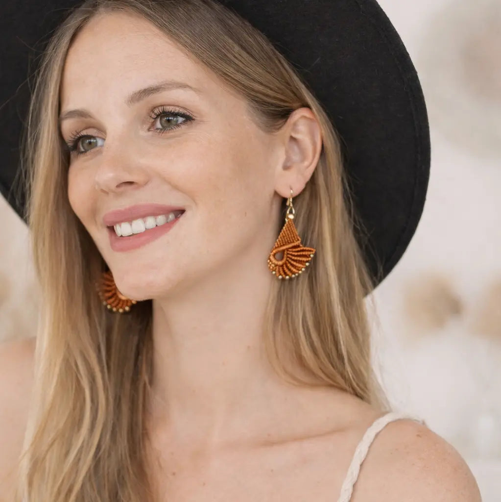 Boucles d’oreilles micro-macramé éventail Solena-CELINA Micro Noeuds