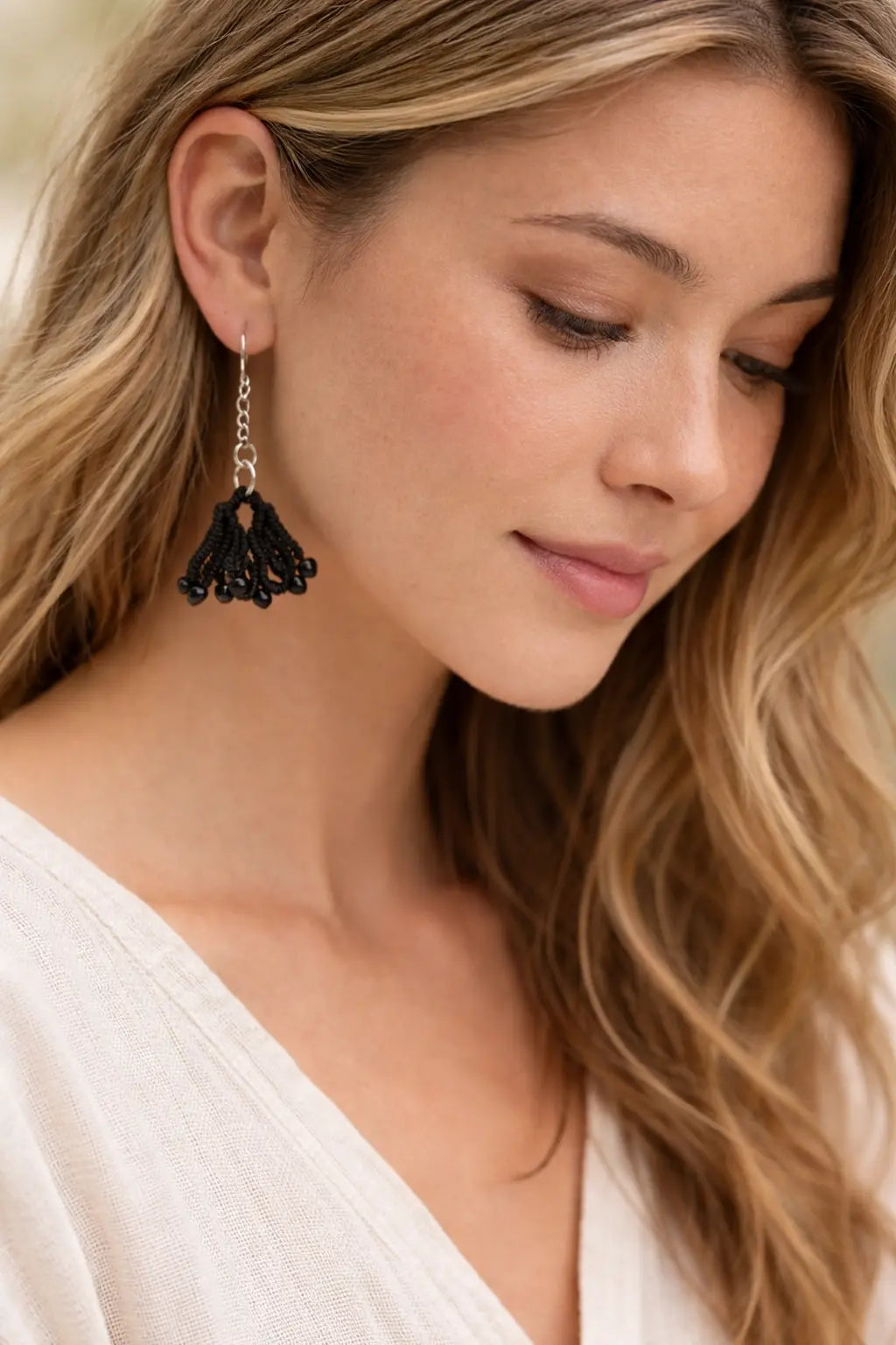Boucles d’oreilles micro-macramé éventail – Crochets en acier inoxydable OPHEA Micro Noeuds