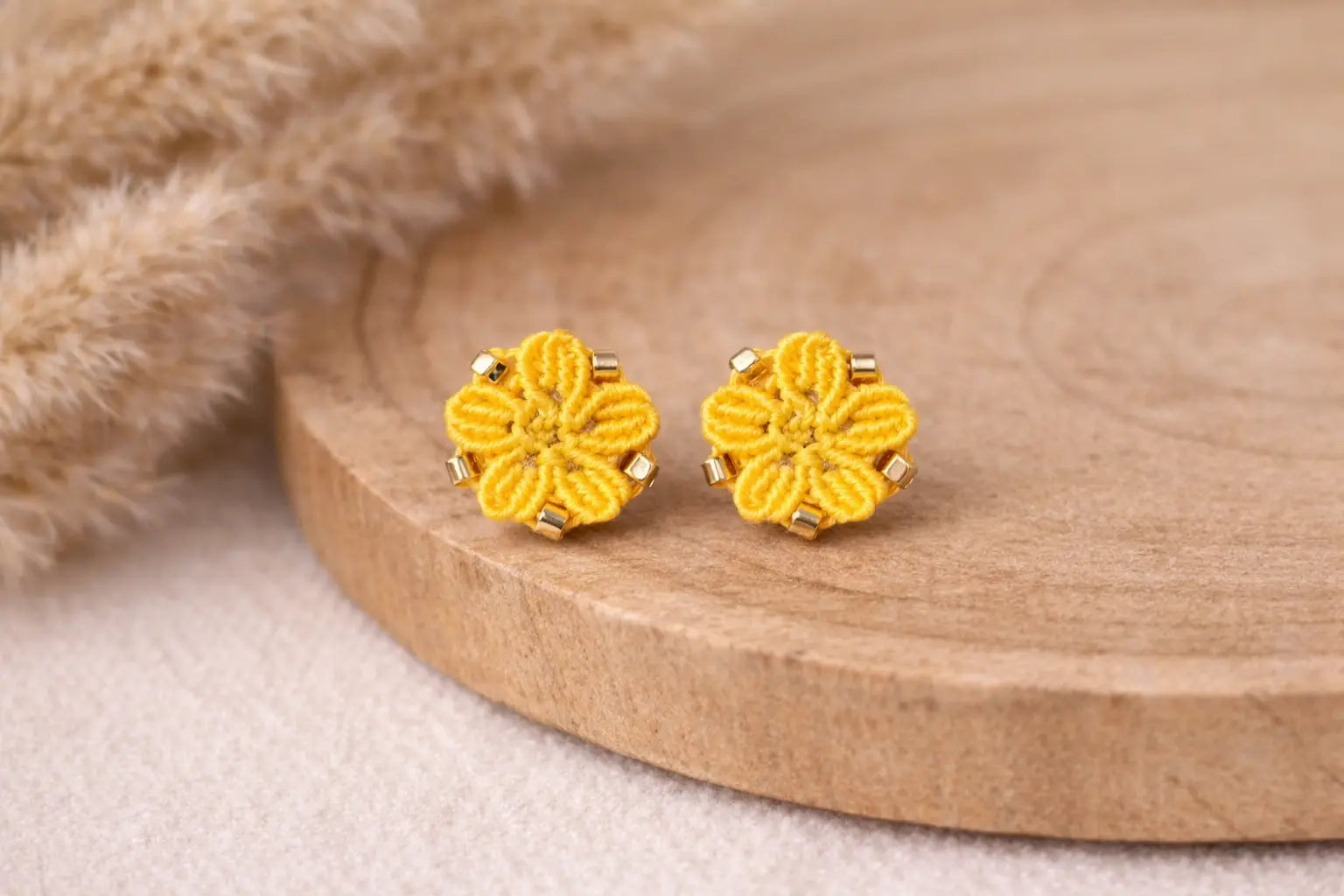 Boucles fleur micro-macramé – TILAE Micro Noeuds