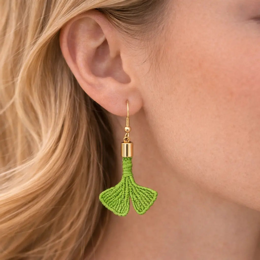 Boucles d’oreilles Feuille Ginkgo – micro-macramé vert-GINK ORA Micro Noeuds