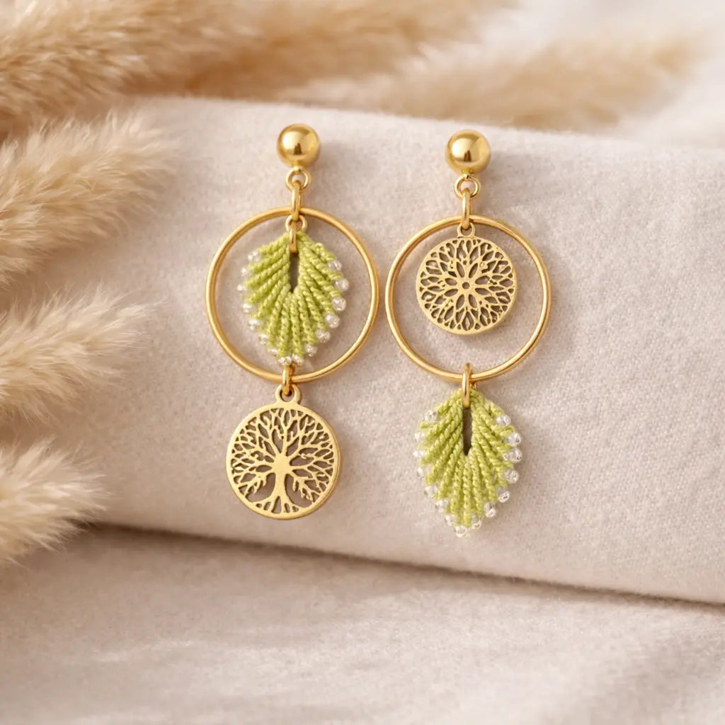 Boucles d’oreilles asymétriques micro-macramé personnalisables  SYNAE Micro Noeuds