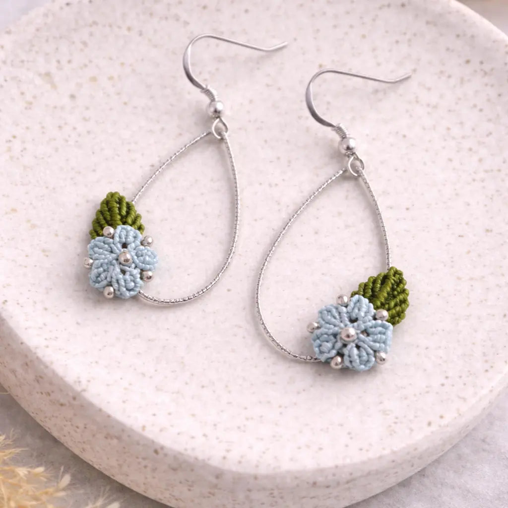 Boucles d’oreilles Églantine – micro-macramé & argent 925 ROSINA Micro Noeuds