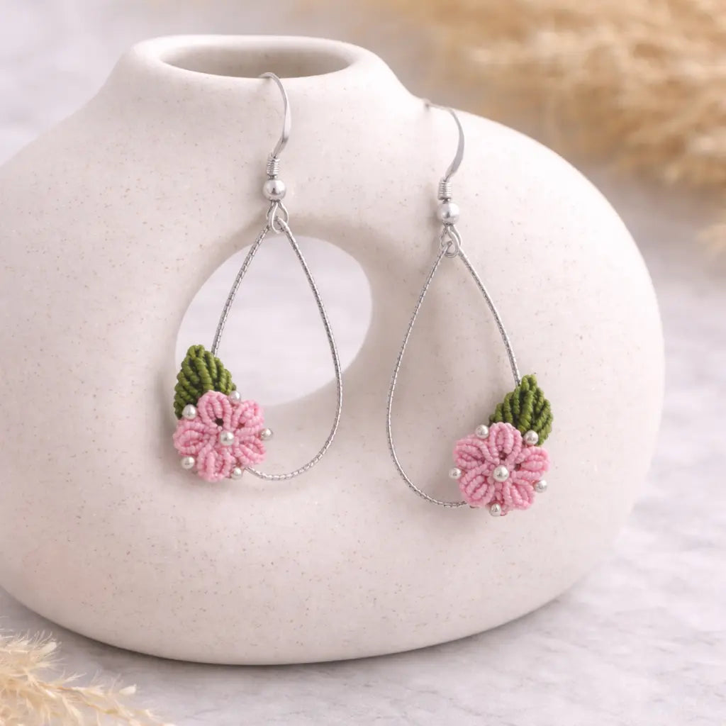 Boucles d’oreilles Églantine – micro-macramé & argent 925 ROSINA Micro Noeuds