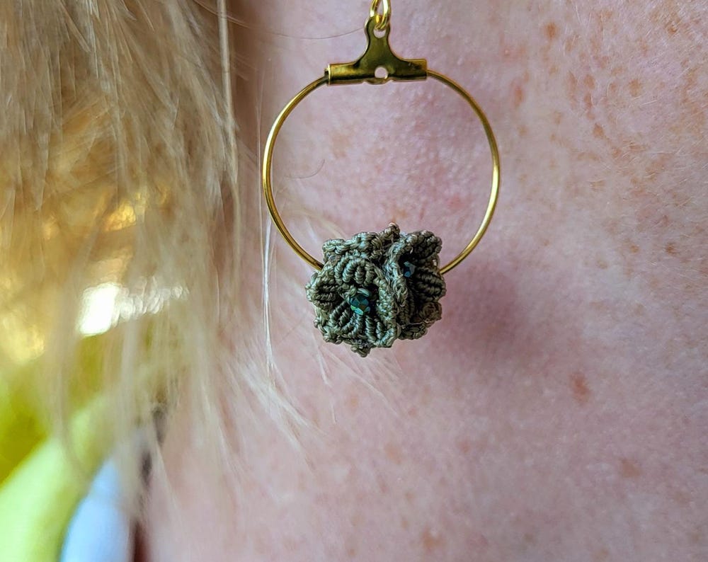 Micro-macramé multiple flower creole earrings