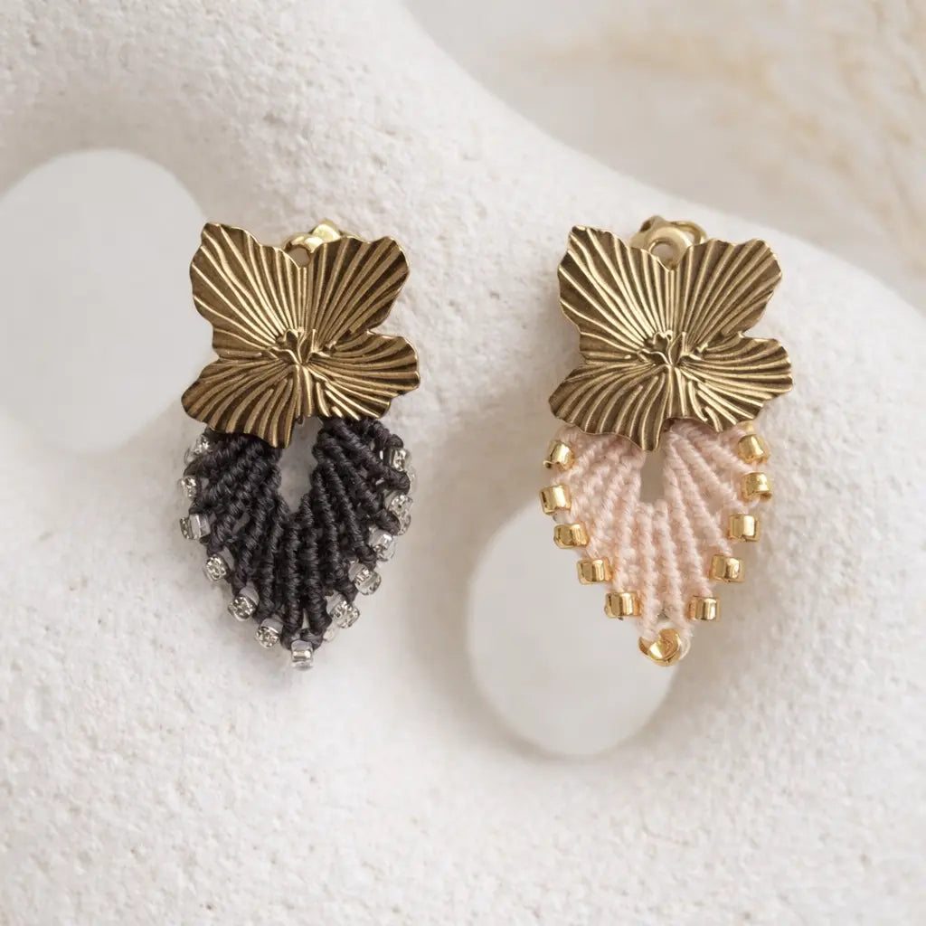 Boucles d’oreilles micro-macramé Nodia Bis – Clous en acier inoxydable Micro Noeuds