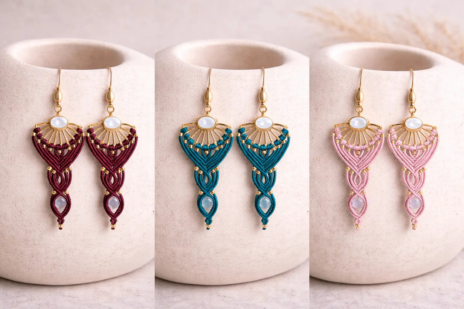 Boucles d’oreilles Maiia – micro-macramé & pierre de lune Micro Noeuds