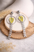 Boucles d'oreilles feuille micro-macramé doré – Légères, fait main Micro Noeuds