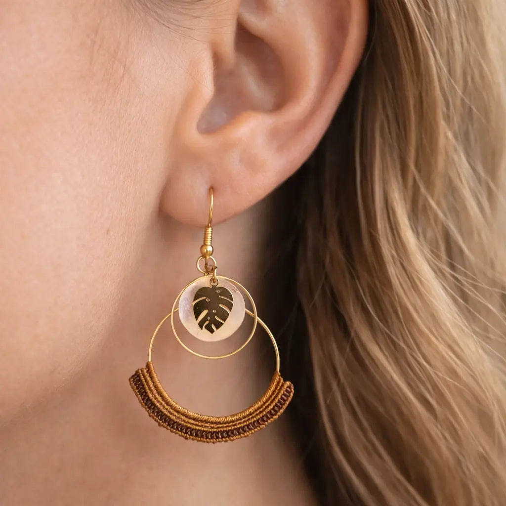Boucles d’oreilles micro-macramé nacre Ginko- Micro Noeuds