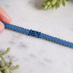 Bracelet Fleuri – micro-macramé rose & vert-LINEA Micro Noeuds