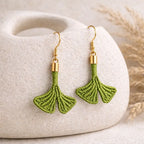 Boucles d’oreilles Feuille Ginkgo – micro-macramé vert-GINK ORA Micro Noeuds