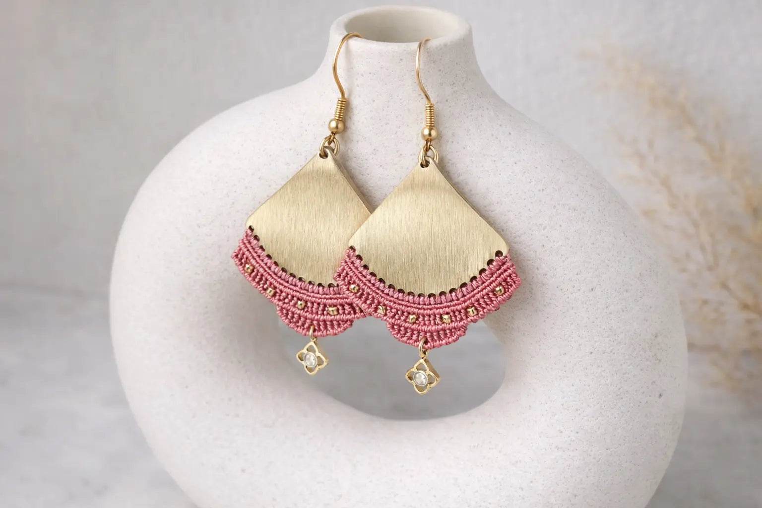 Boucles d’oreilles micro-macramé – Acier inoxydable & fil polyester Micro Noeuds